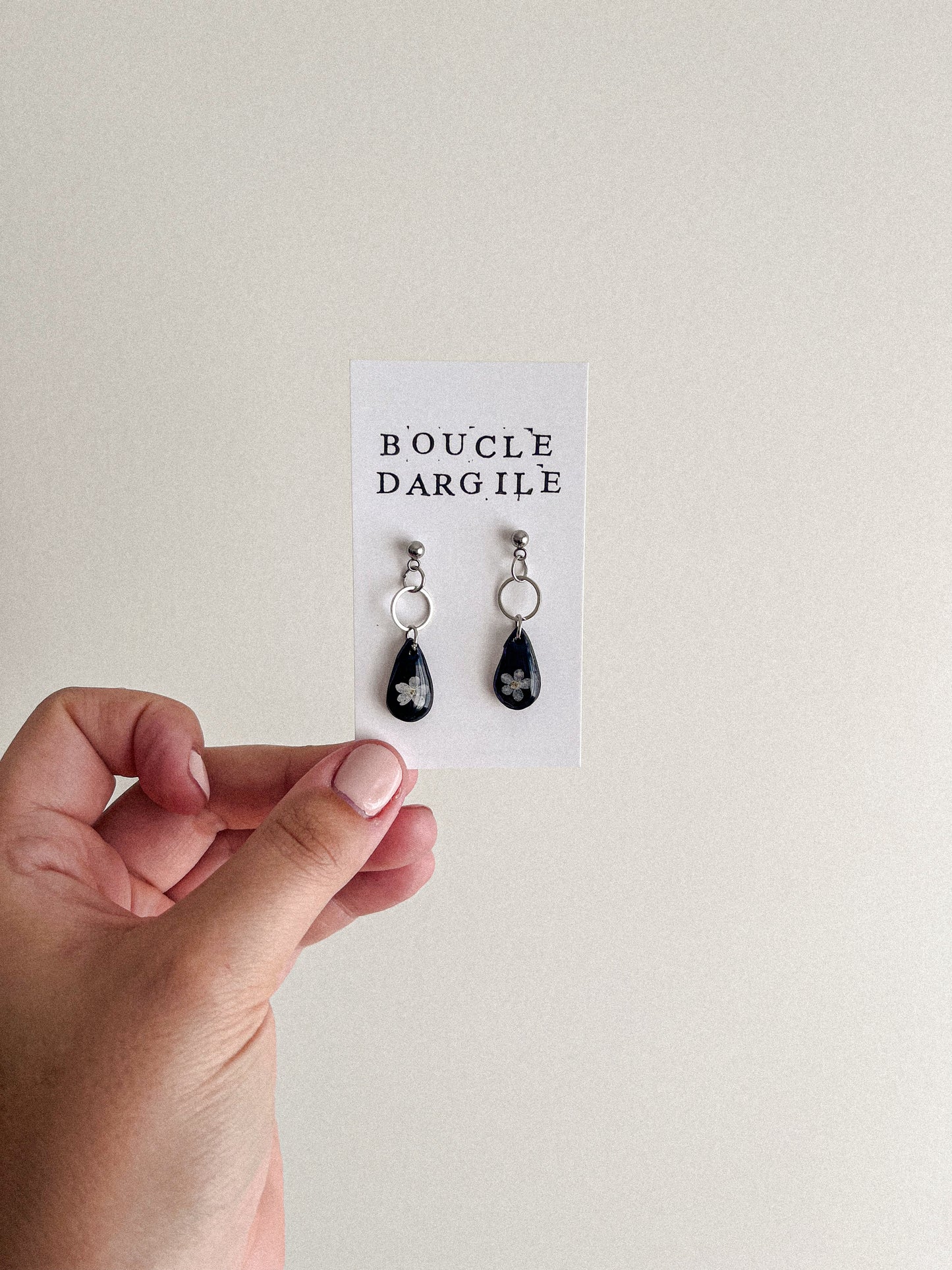 Boucle d'oreilles florales - Argile noire