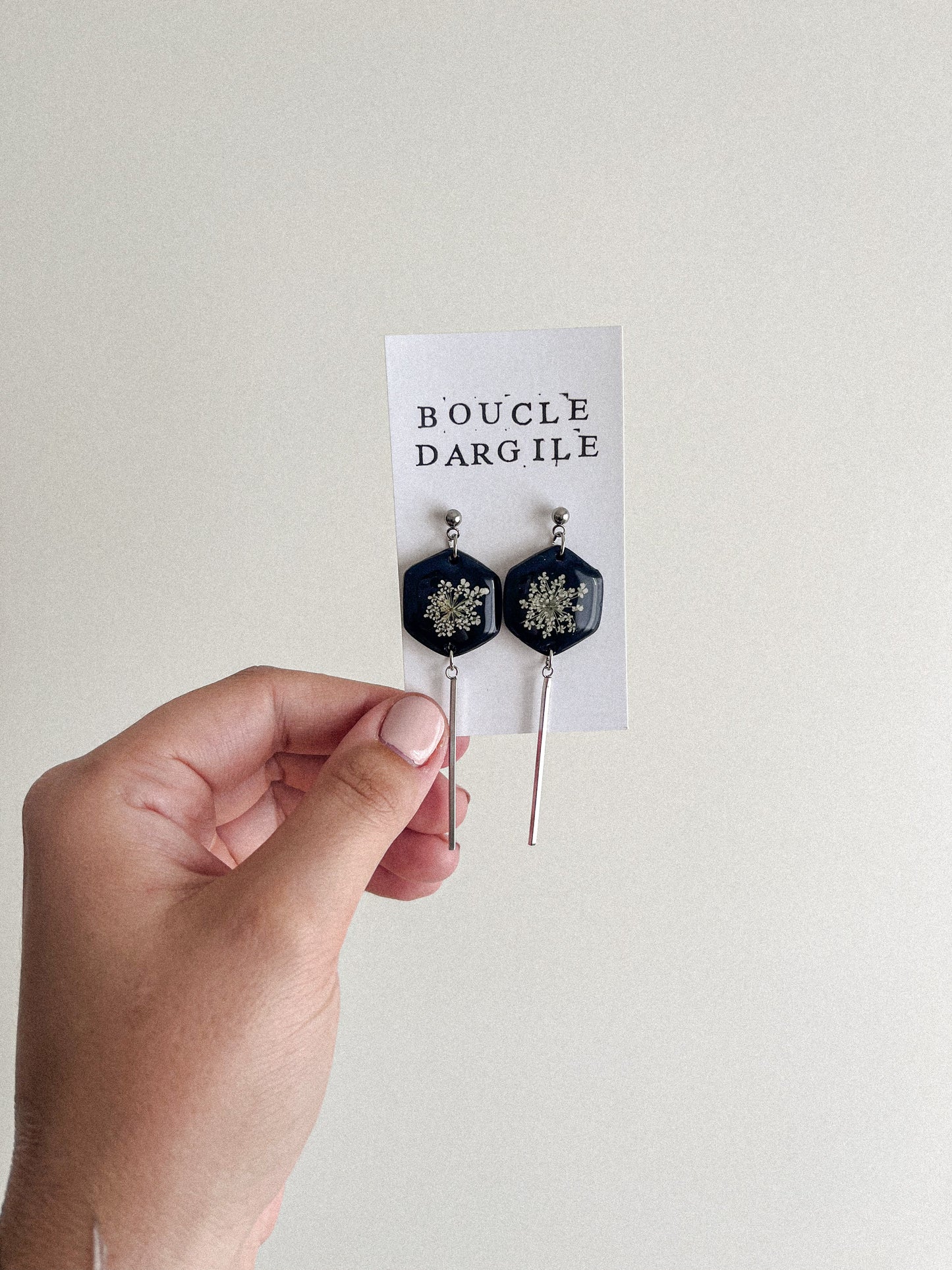 Boucle d'oreilles florales - Argile noire