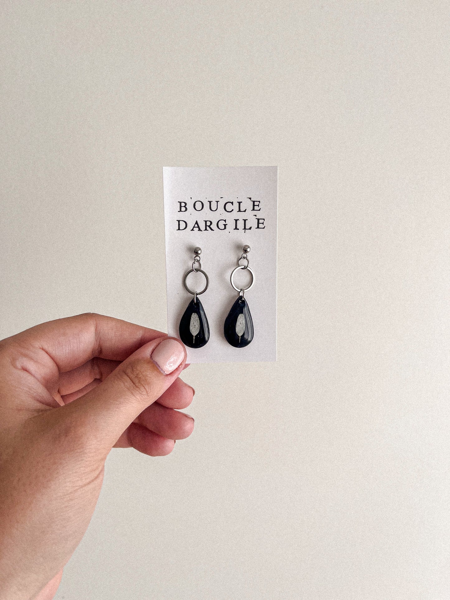 Boucle d'oreilles florales - Argile noire