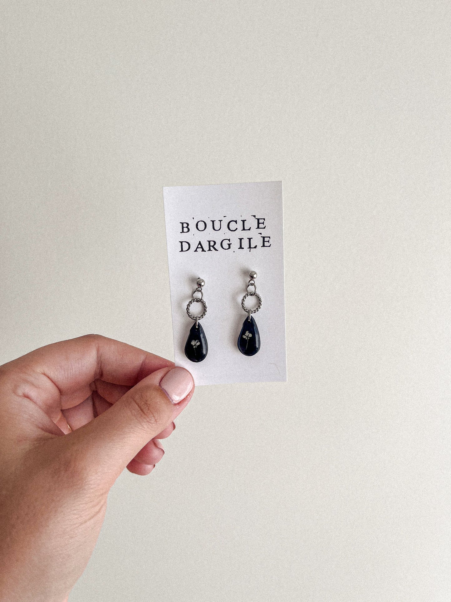 Boucle d'oreilles florales - Argile noire