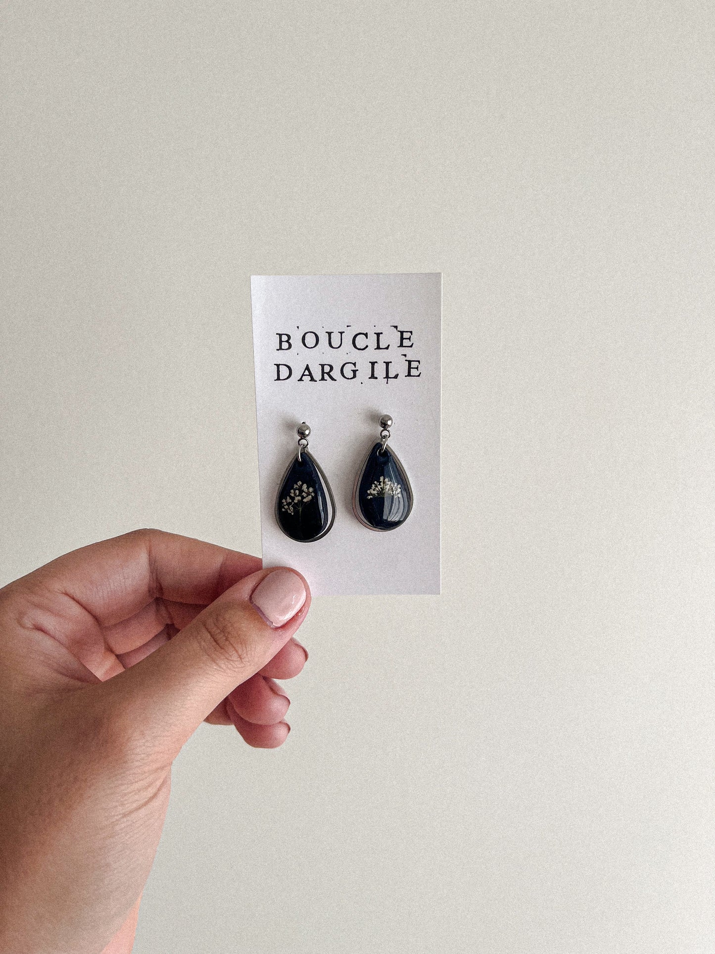 Boucle d'oreilles florales - Argile noire