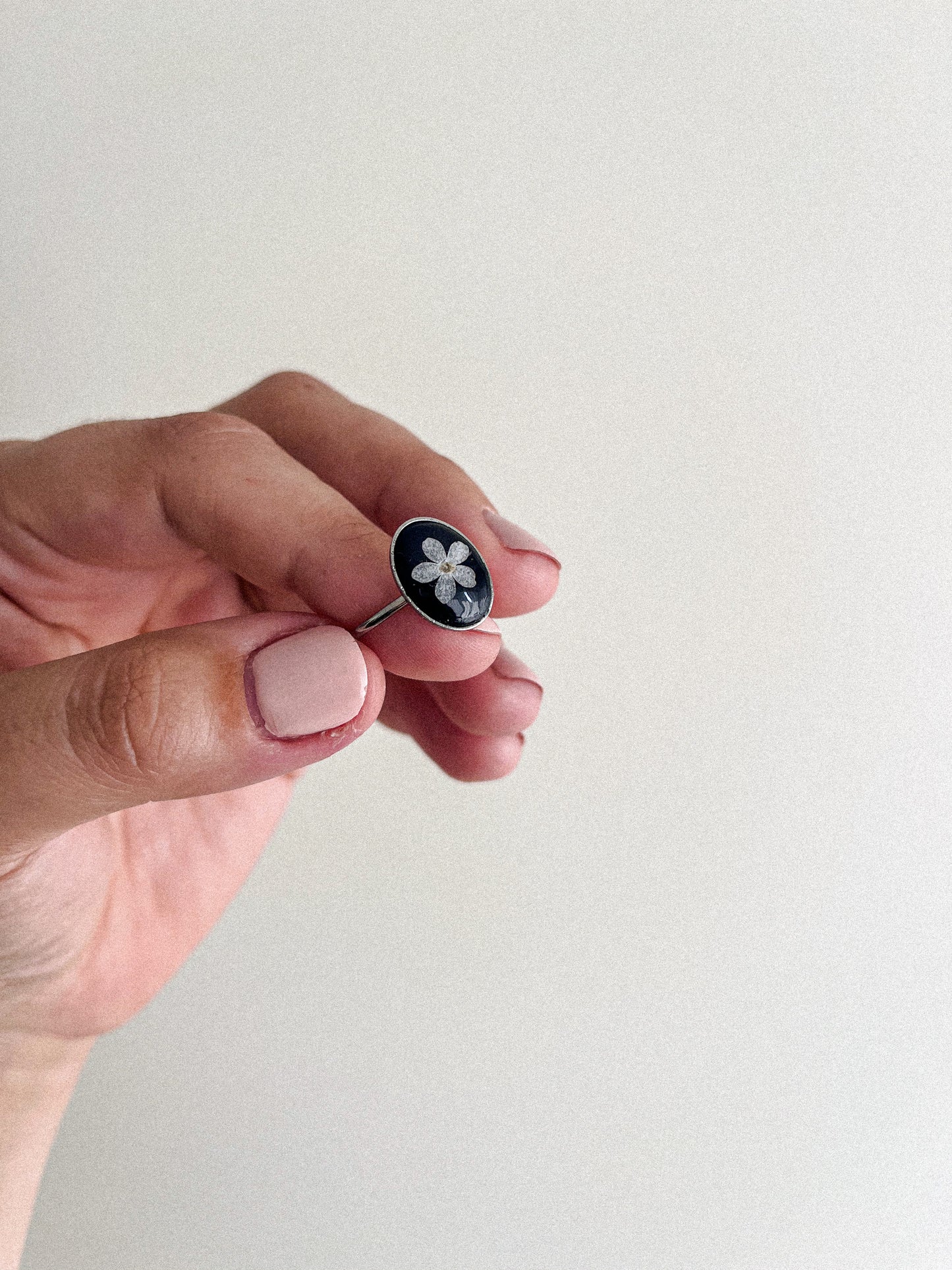 Bague florale - Argile noire