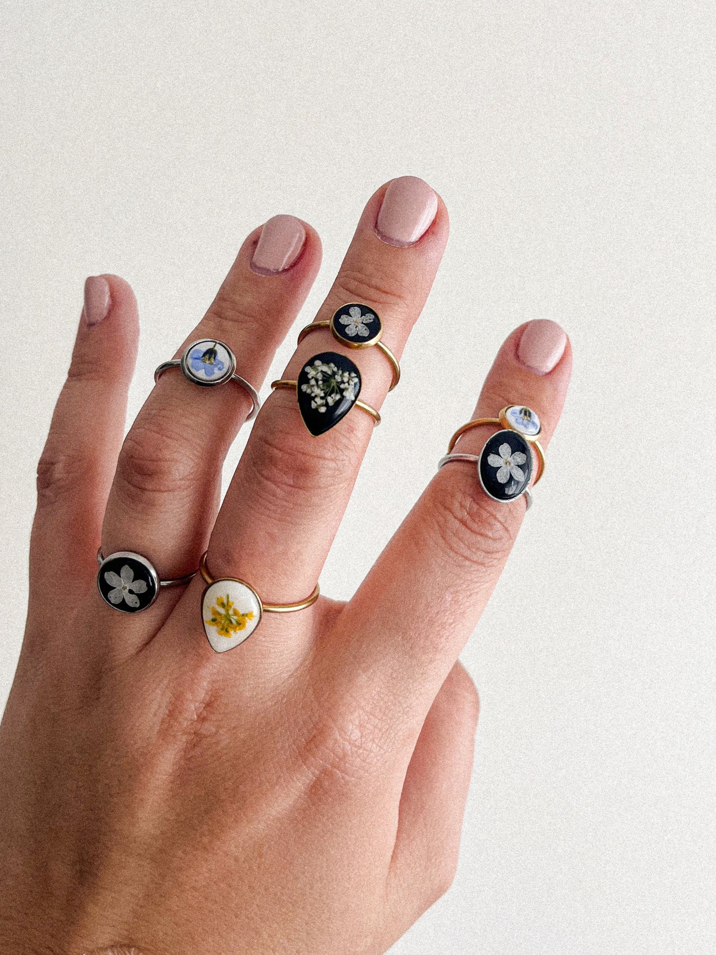 Bague florale - Argile noire