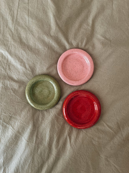 Petite assiette en céramique