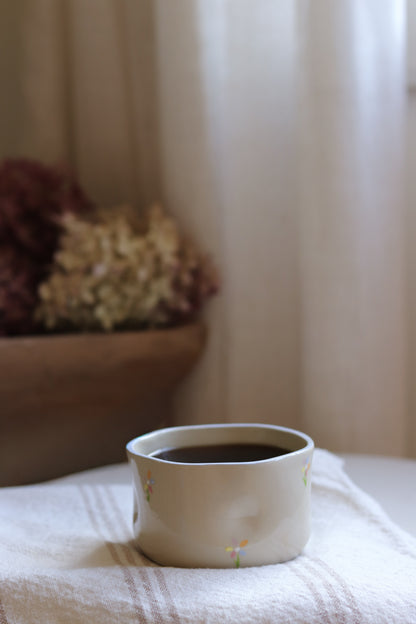 Tasse petites fleurs colorées