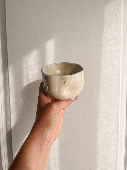 Tasse petites fleurs colorées
