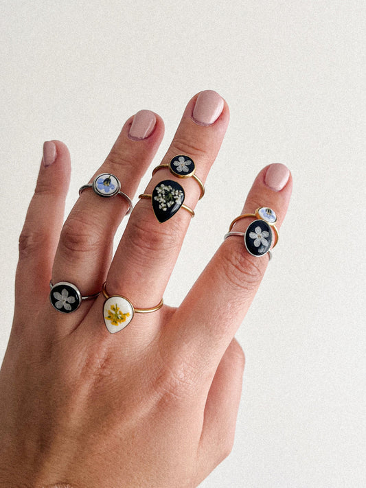 Bague florale - Argile noire
